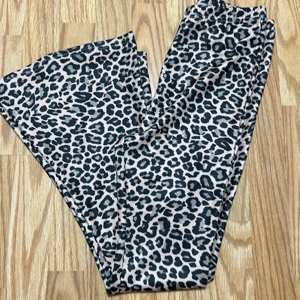 🌼 Leopard print wide leg pants 💥